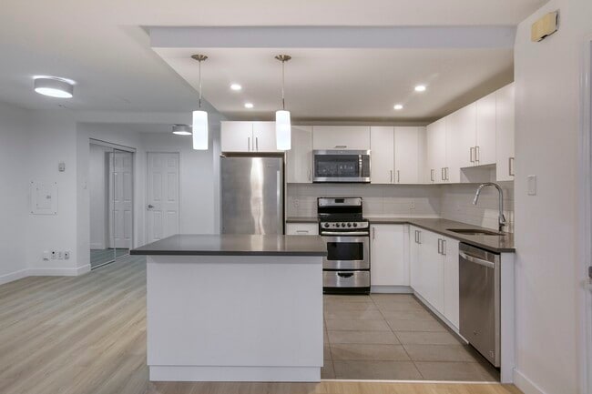 Building Photo - 3460 Rue Durocher