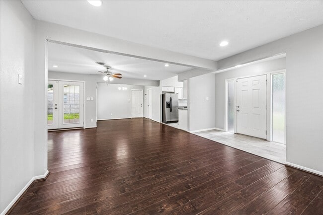 Building Photo - 5827 Southminster Dr