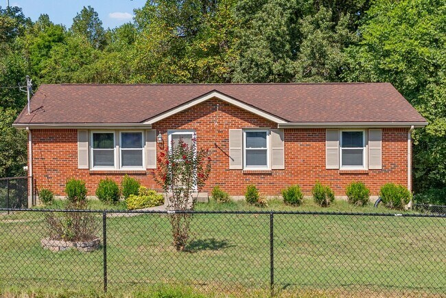 Building Photo - 3 Bedroom 2 Bath Dog Friendly Home For Ren...