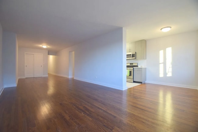 Building Photo - Pelham Pkwy