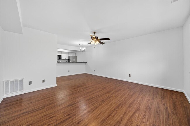 Foto del edificio - 276 Temple Hill Rd