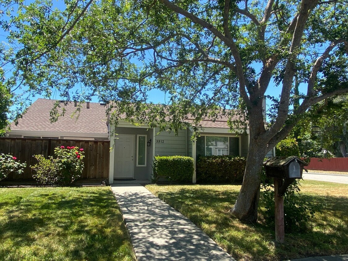 Foto principal - San Ramon Cozy Single Story 3 Bed / 2 Bath...