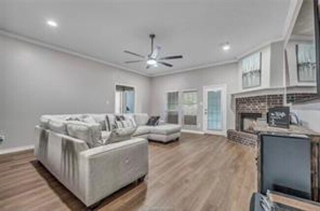 Building Photo - This fantastic 5/3 in Dove Crossing