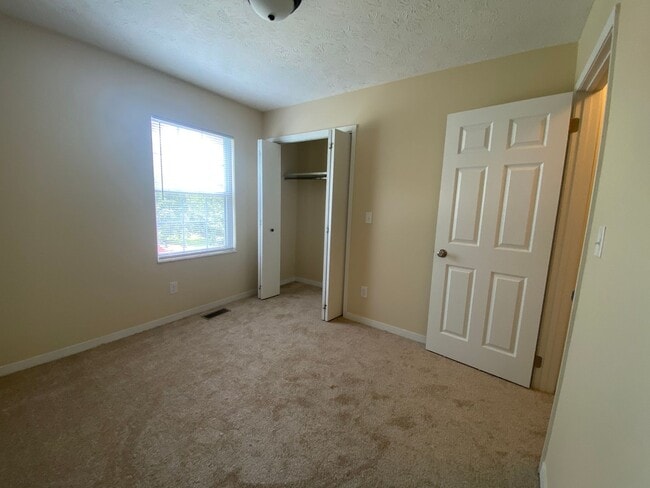 Building Photo - 4 Bedroom Home Near Bryan Park and Schools