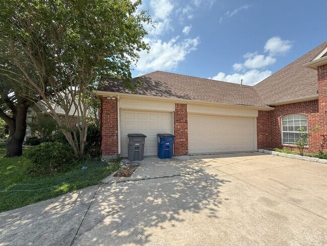 Building Photo - 6616 Crestwood Ct