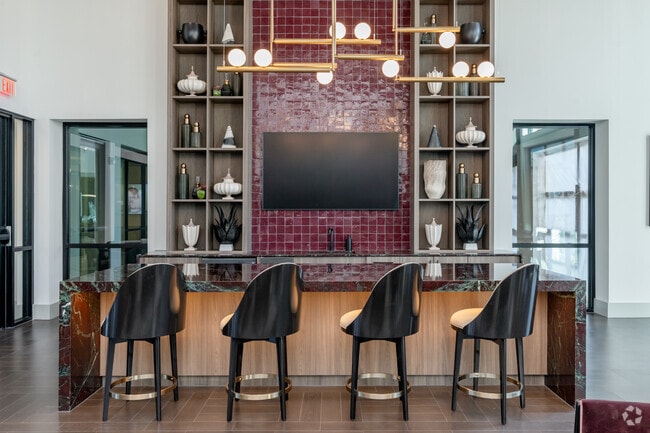 Building Photo - Aura Avant