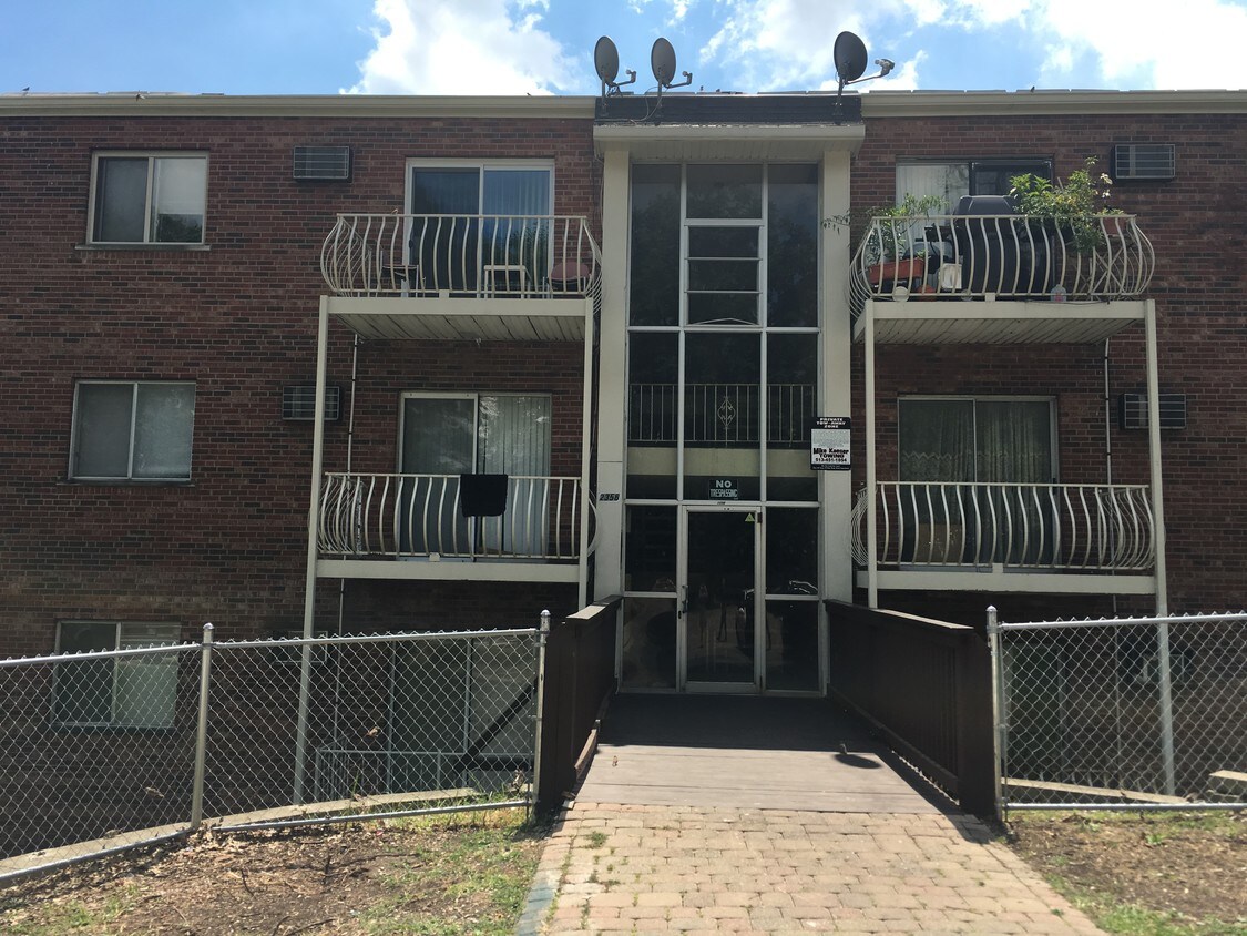 Primary Photo - 2358 Harrison Ave