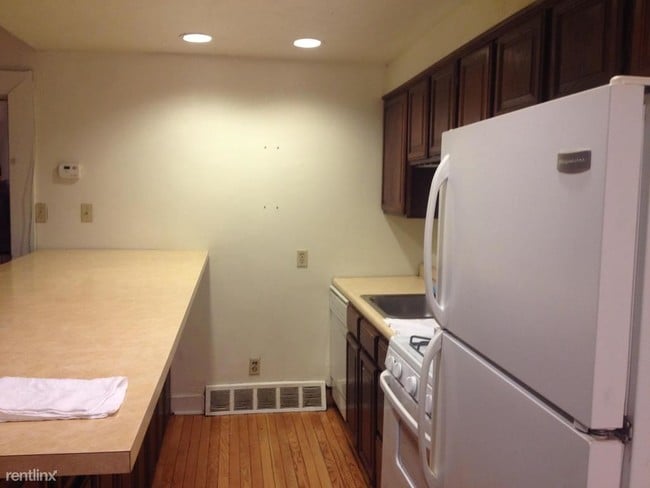 Building Photo - 914 Ivy St