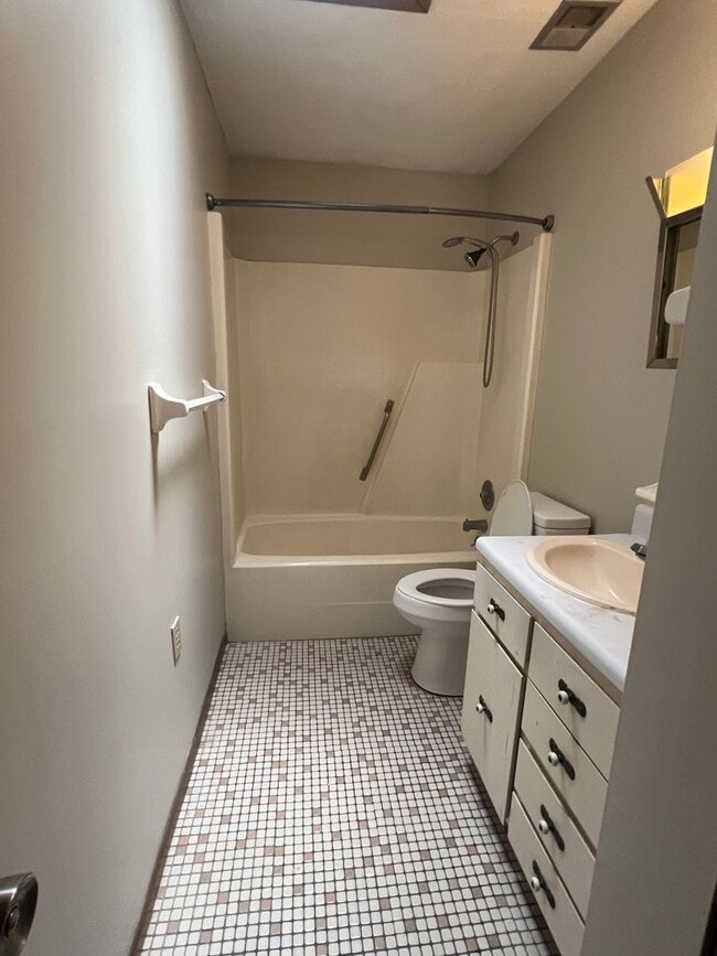 Building Photo - Cozy Duplex in Heart of Rincon