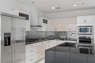 Building Photo - 4525 Dean Martin Dr