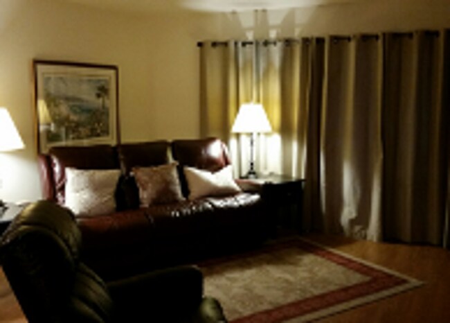 Foto del edificio - Townhouse available in Goleta