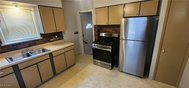 Photo - 12908 Oak St House