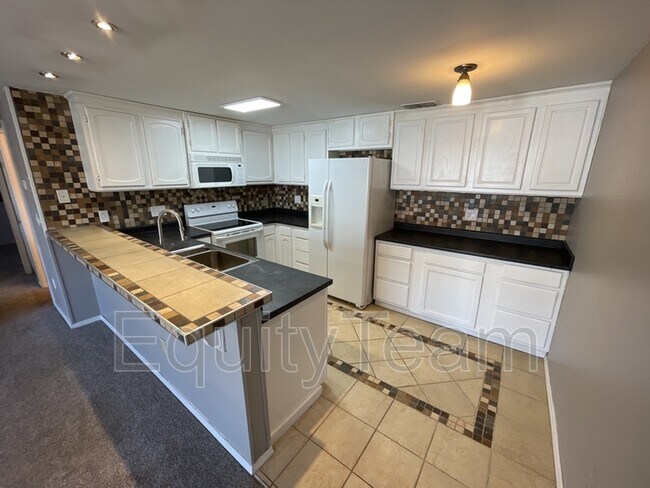 Building Photo - 2801 N Harbor Dr