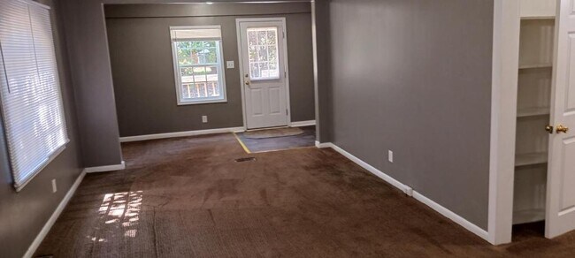 Foto del edificio - 25 E Belvue Rd