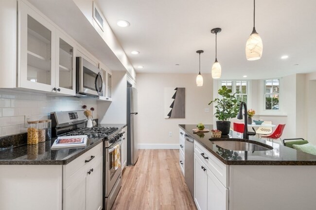 Foto del edificio - 18 Whitney Ave