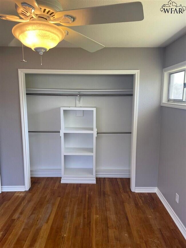 Building Photo - 4300 Barnett Dr