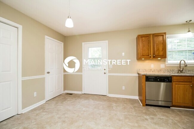 Foto del edificio - 3 Bedroom Pet-Friendly Home in La Vergne, TN with Main Street Renewal