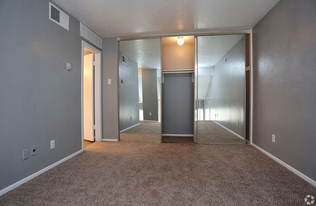 Foto del edificio - Woodbridge Townhomes- 702