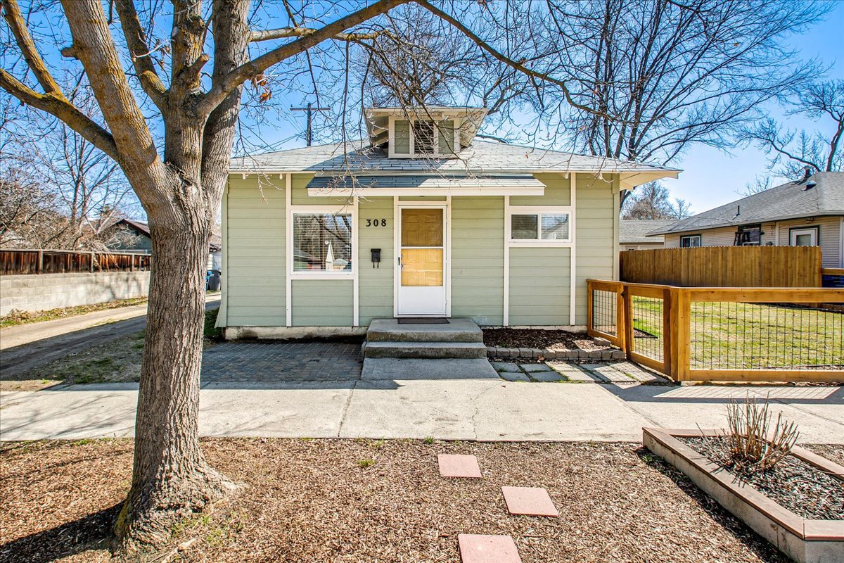 Primary Photo - 308 Locust St