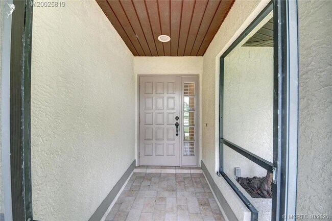 Building Photo - 3062 NE Ivy Ln