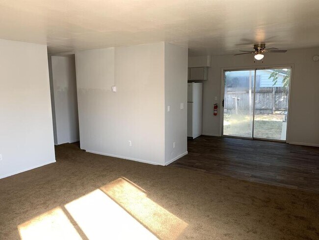 Building Photo - 3525 Westlake Dr