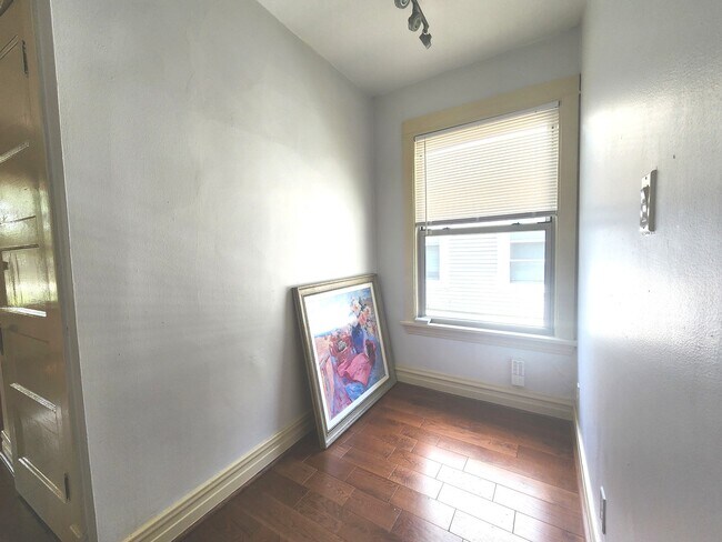 Foto del edificio - 1018 S Maple Ave
