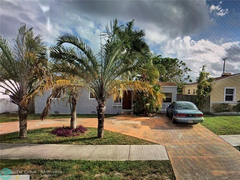 Primary Photo - 1824 Roosevelt St