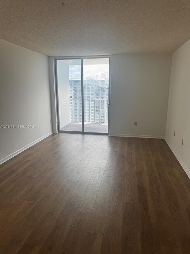 Foto del edificio - 2851 NE 183rd St