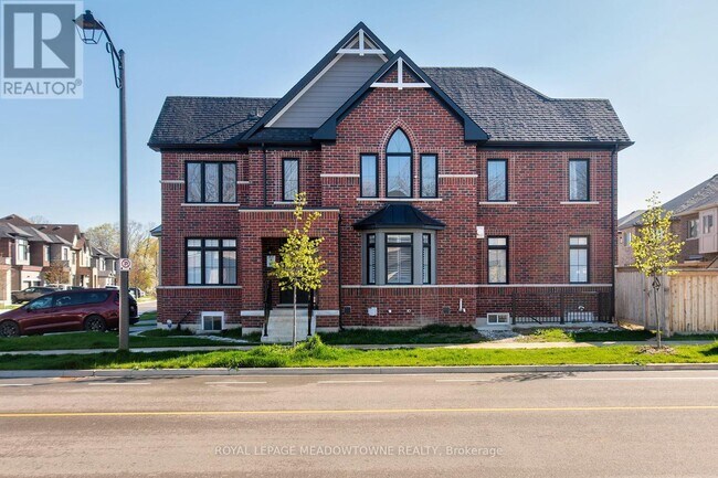 Photo du bâtiment - 1410 Wellwood Terrace