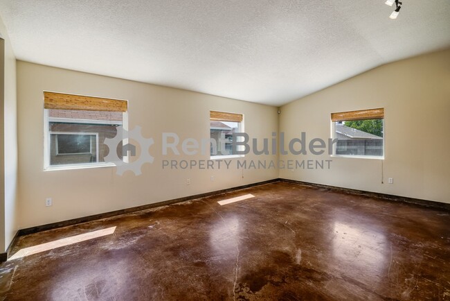 Building Photo - *** LEASE PENDING *** Please apply at your...