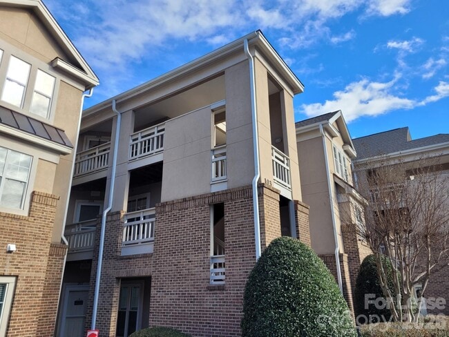 Building Photo - 103 Pier 33 Dr