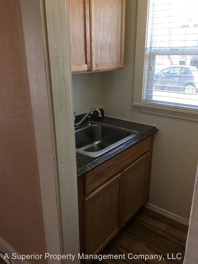 Building Photo - Studio, 1 bath House - 536 NW Sisemore 1