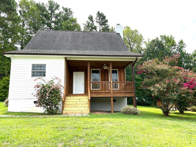 Building Photo - Newly Renovated South Hill Rancher