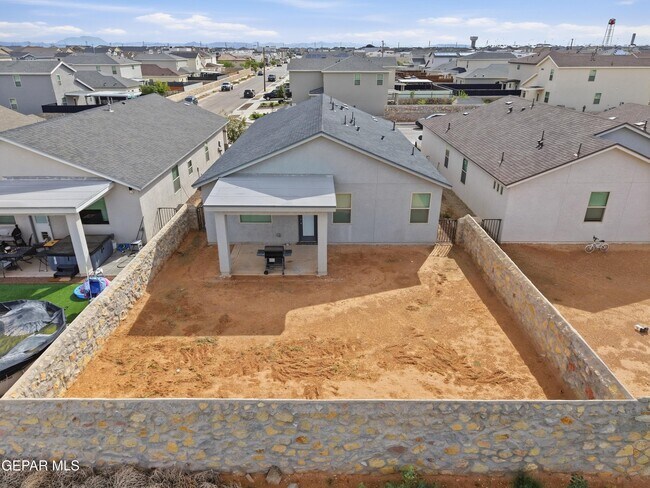 Foto del edificio - 3917 Desert Bluff Dr