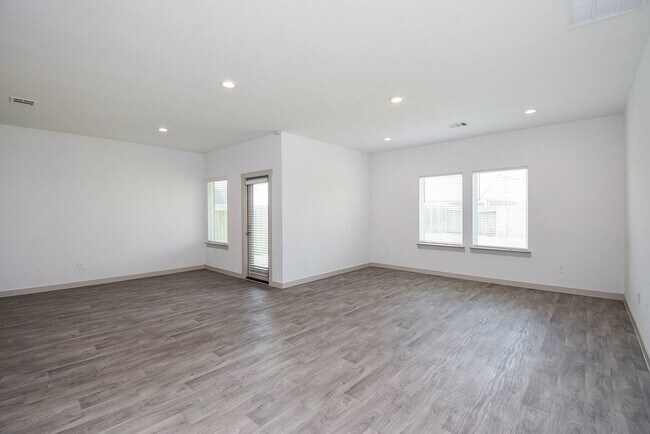Foto del edificio - 8030 Milam Ln