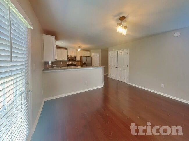 Building Photo - 7392 Hoffner Dr