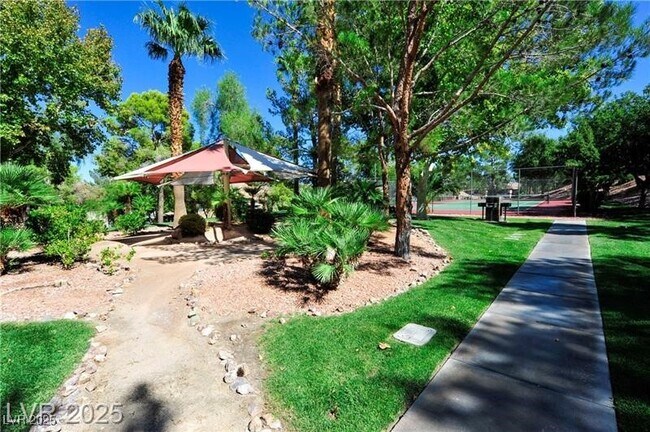 Foto del edificio - 231 W Horizon Ridge Pkwy