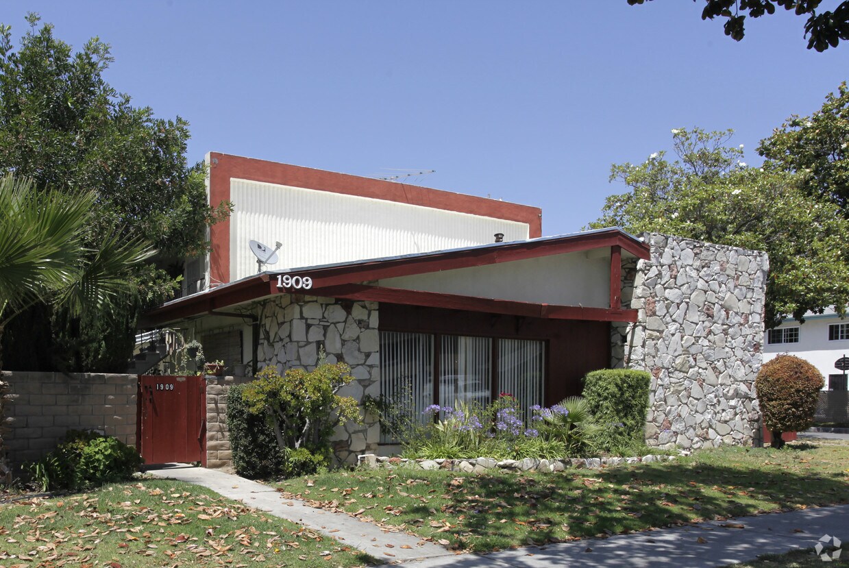 Foto principal - 1909 E Wilshire Ave