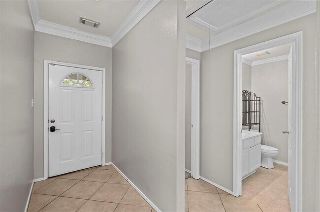 Foto del edificio - 8014 Blackcherry Ln