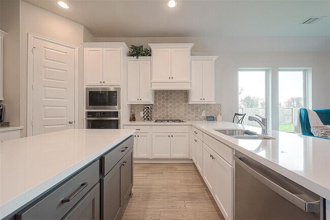 Building Photo - 5066 Morrison Dr