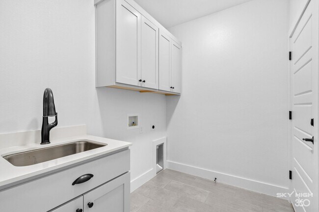 Foto del edificio - 2196 N Woodlark Ln