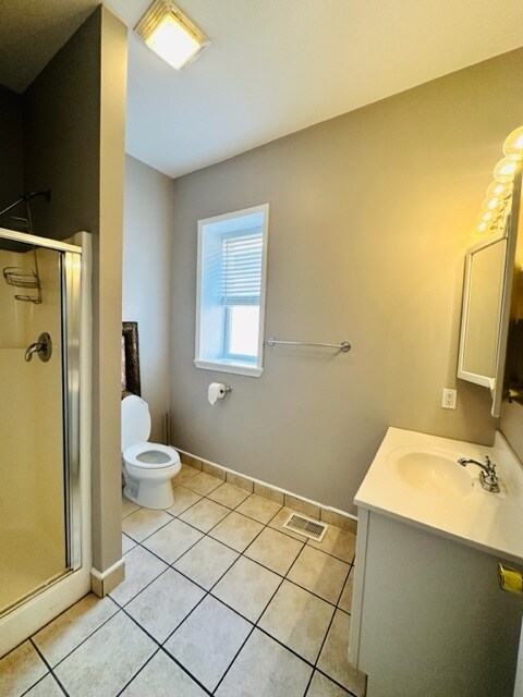 Guest Bath - 4204 McPherson Ave