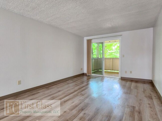 Building Photo - 3618 SW Beaverton Hillsdale Hwy