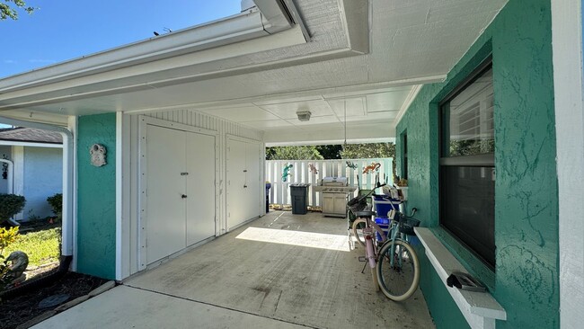 Building Photo - 5227 SE Sea Island Way