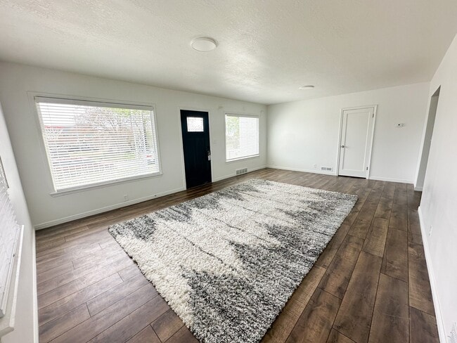 Building Photo - 434 Alta View Dr
