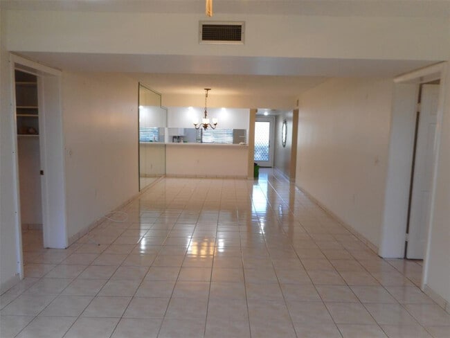 Building Photo - 1715 Whitehall Dr