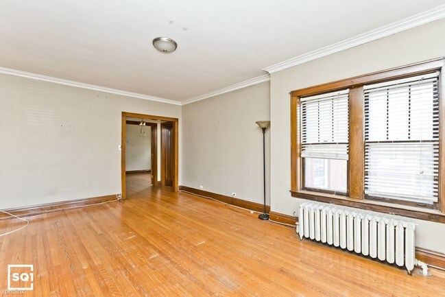 Building Photo - 4037 W Oakdale Ave