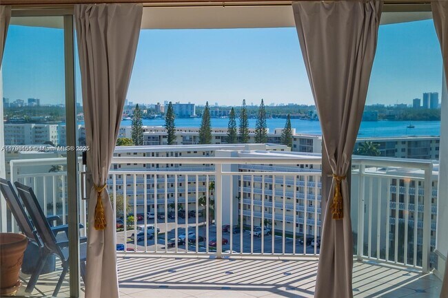 Foto del edificio - 18011 Biscayne Blvd