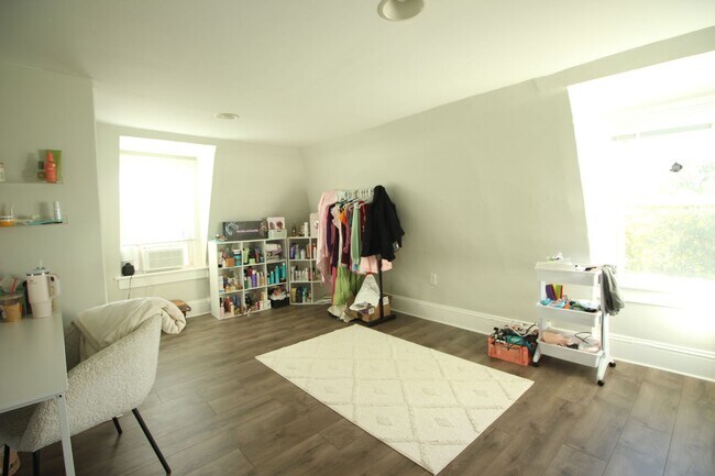 Foto del edificio - 713 Spring Garden St