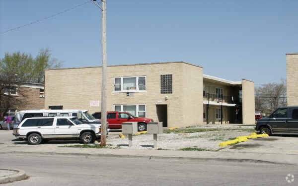 Building Photo - 10536 Crown Rd